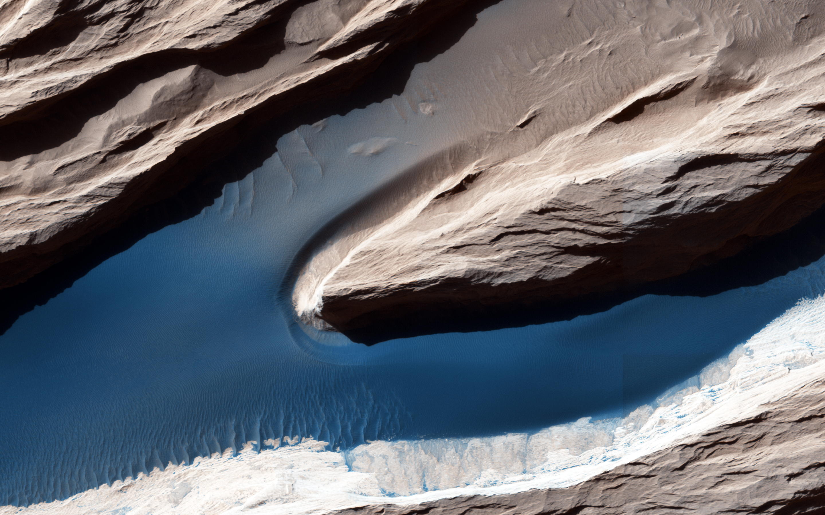 Yardangs und Dünen im Detail
