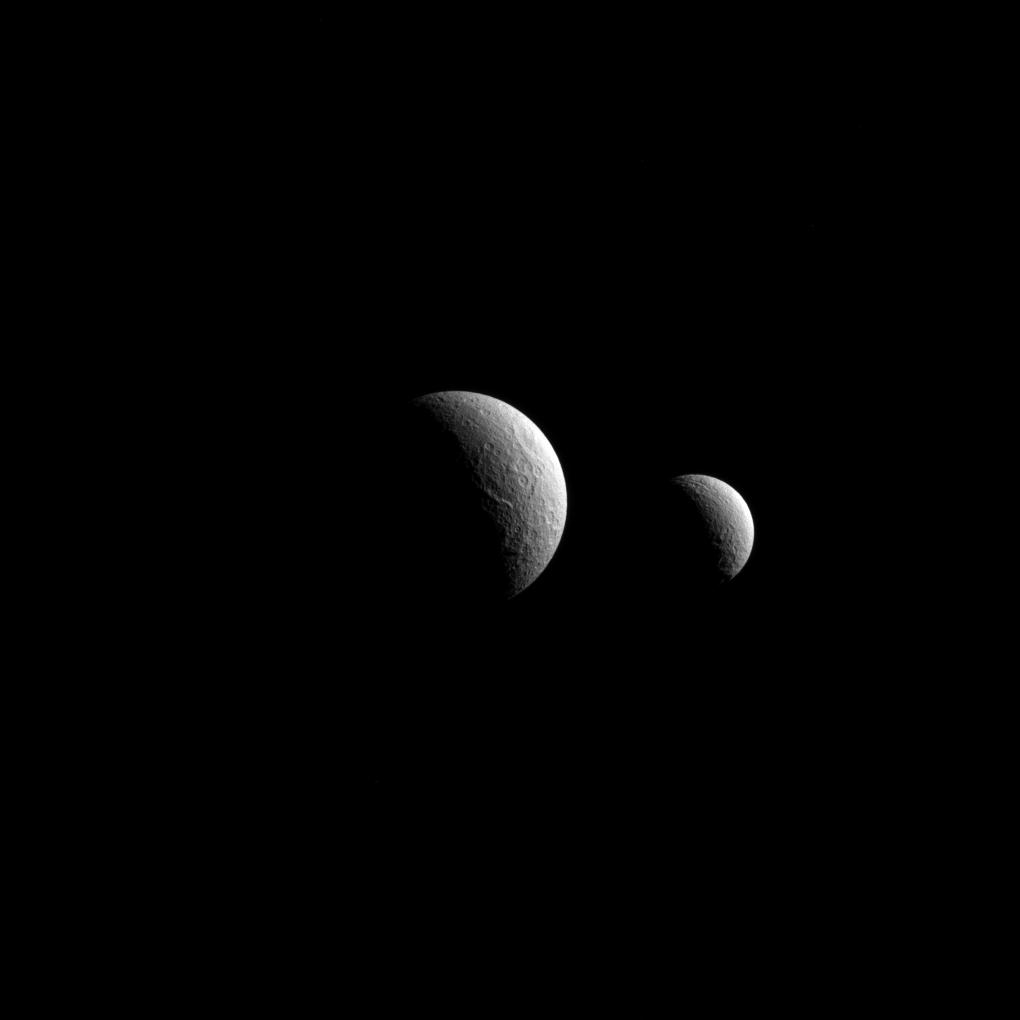 Tethys und Rhea im sichtbaren roten Licht